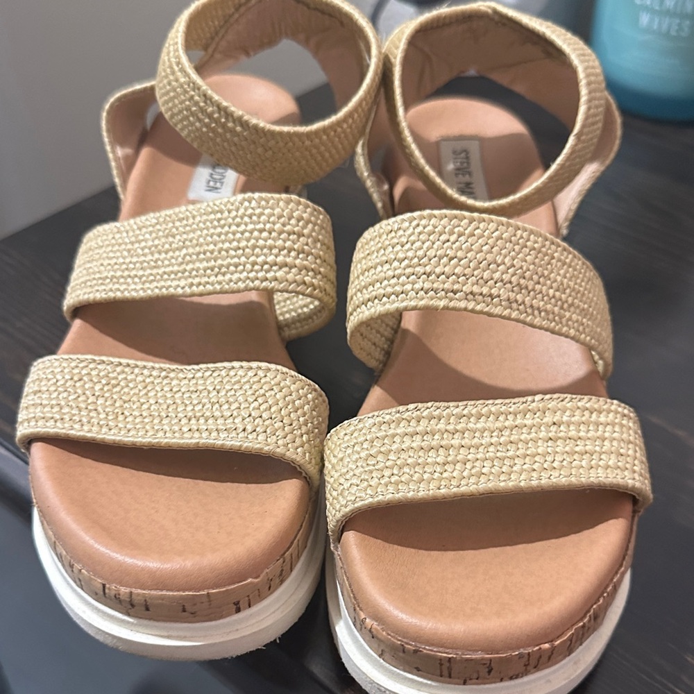 Steve Madden Kids Beige Strap Sandals